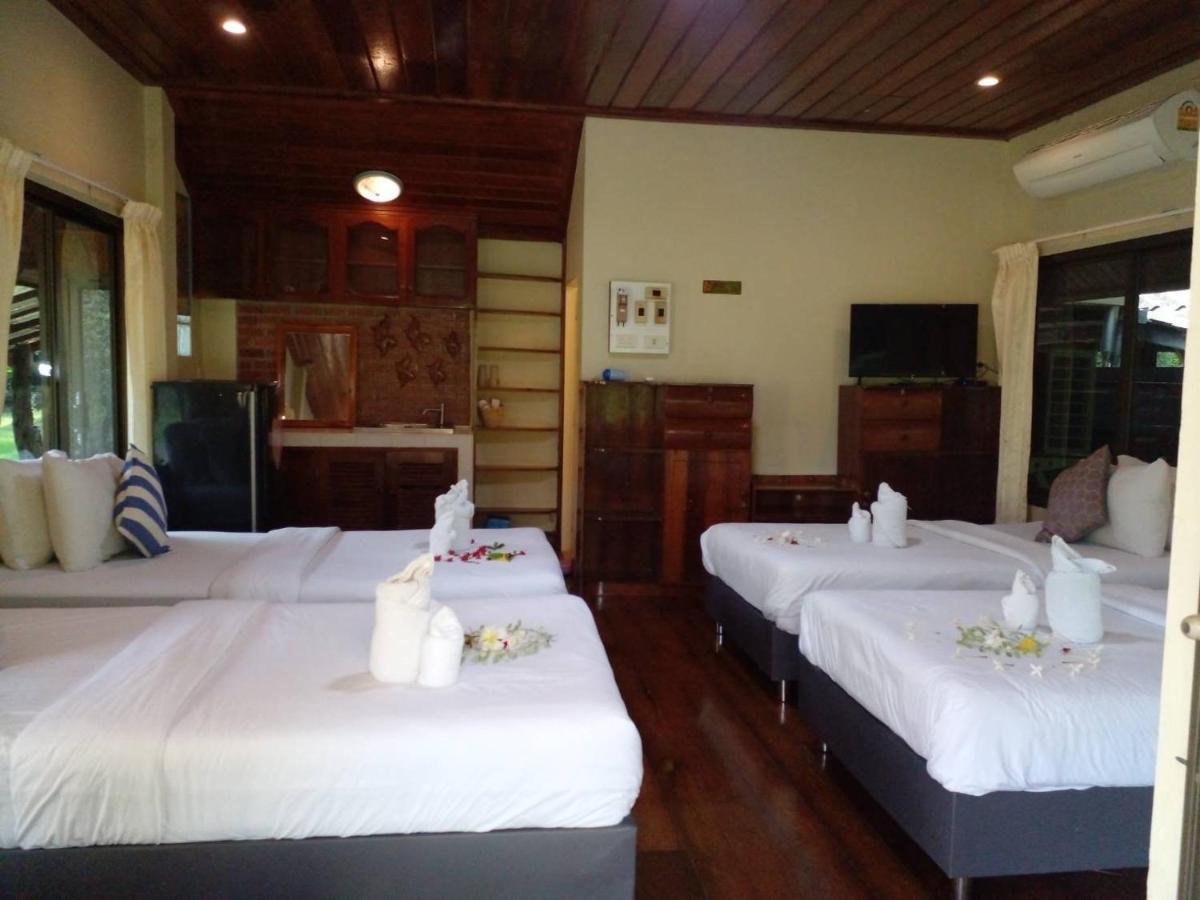 BaanSuanLeelawadee Resort Amphawa Bagian luar foto