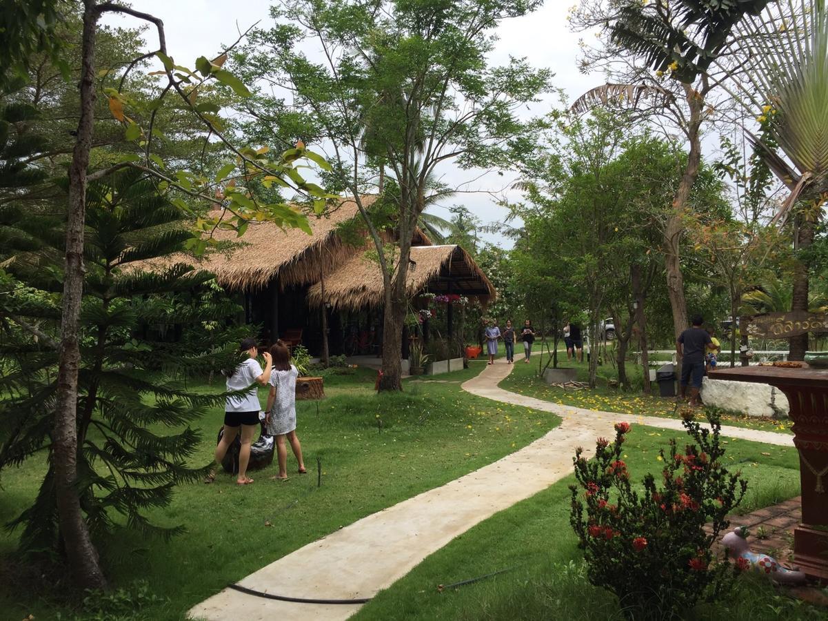 BaanSuanLeelawadee Resort Amphawa Bagian luar foto