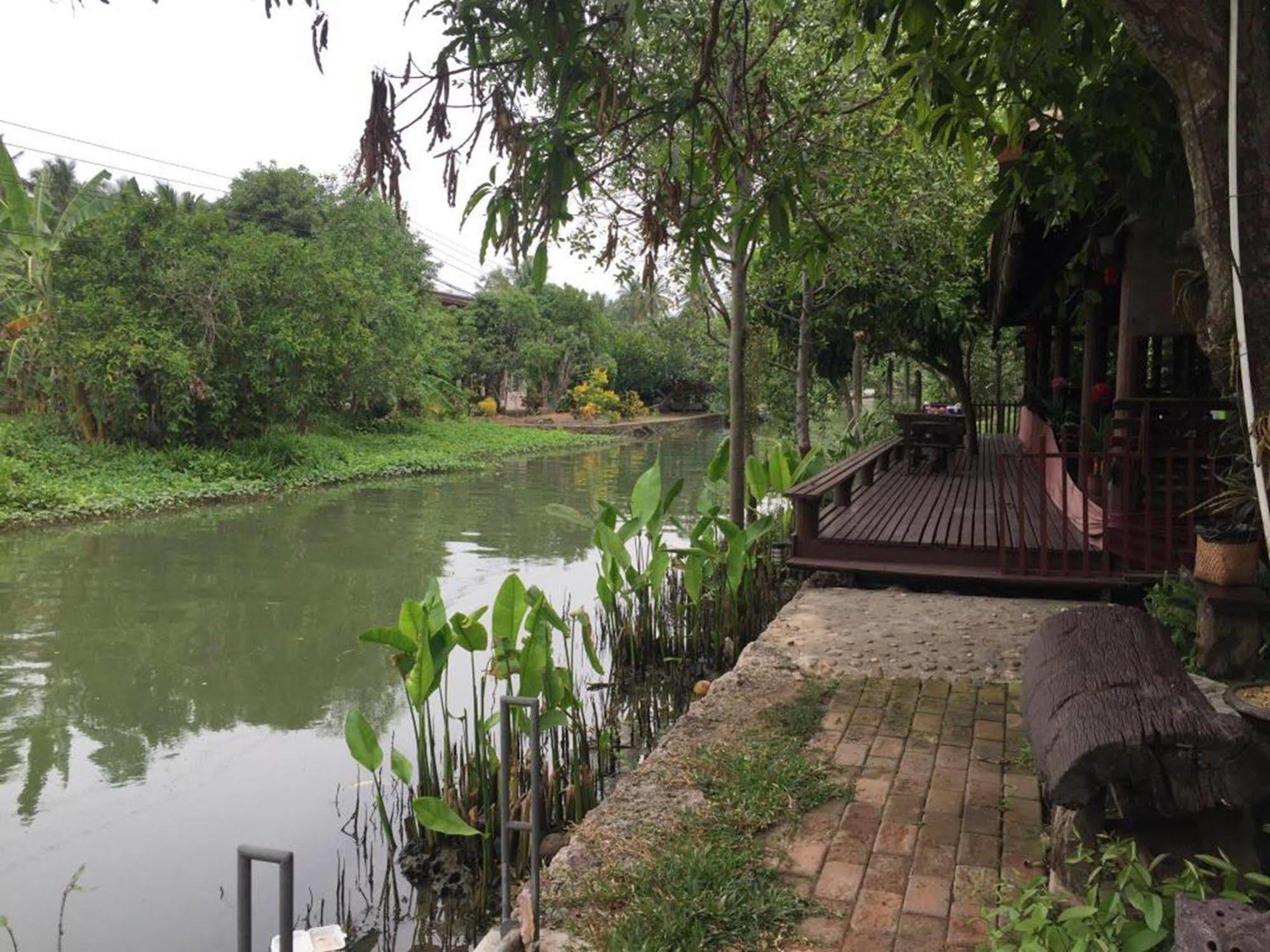 BaanSuanLeelawadee Resort Amphawa Bagian luar foto