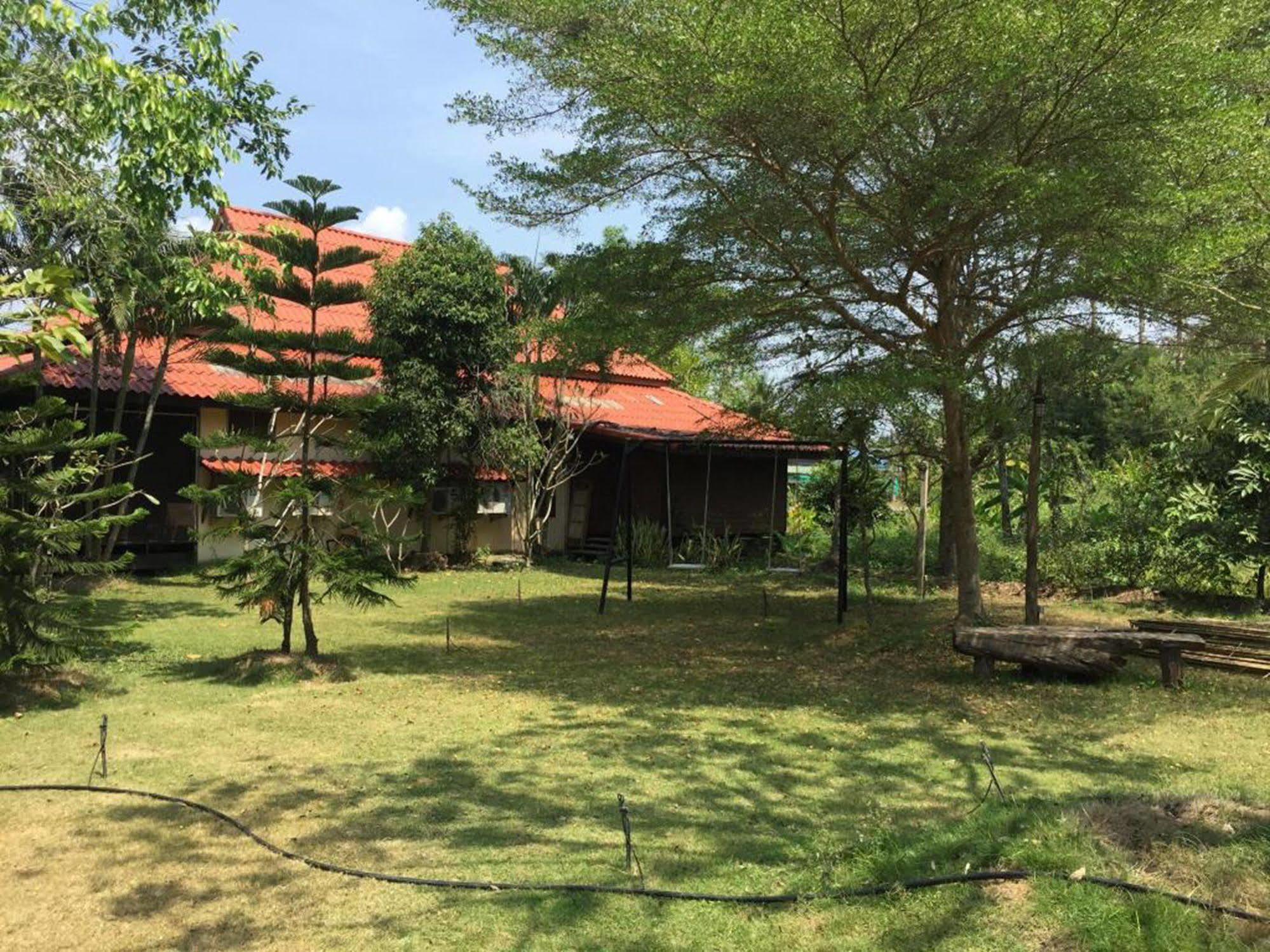 BaanSuanLeelawadee Resort Amphawa Bagian luar foto