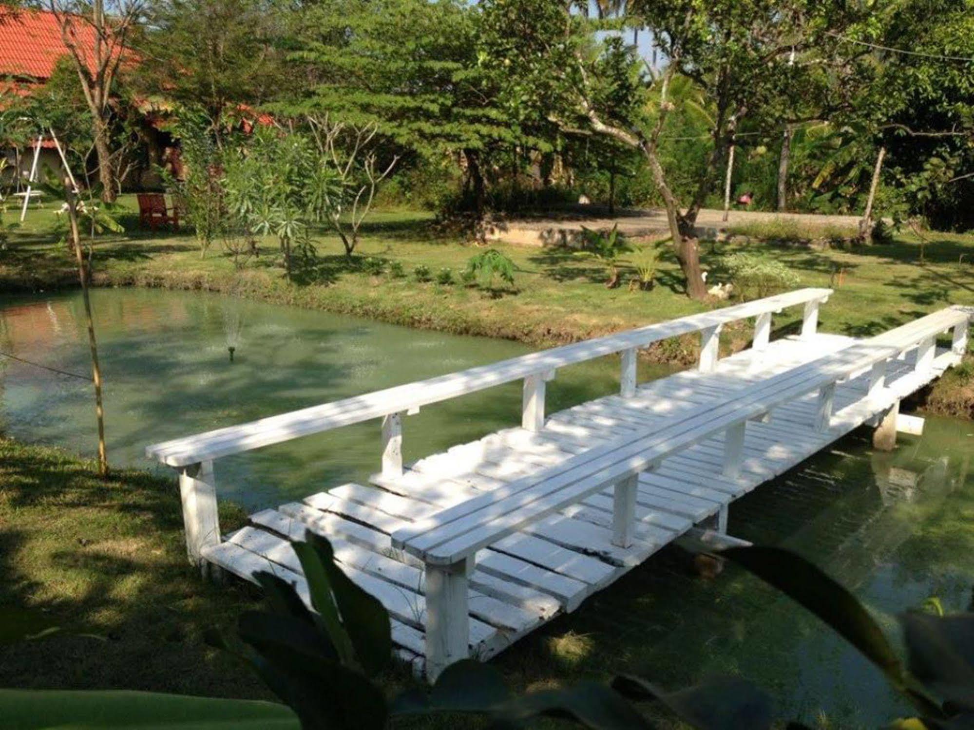 BaanSuanLeelawadee Resort Amphawa Bagian luar foto