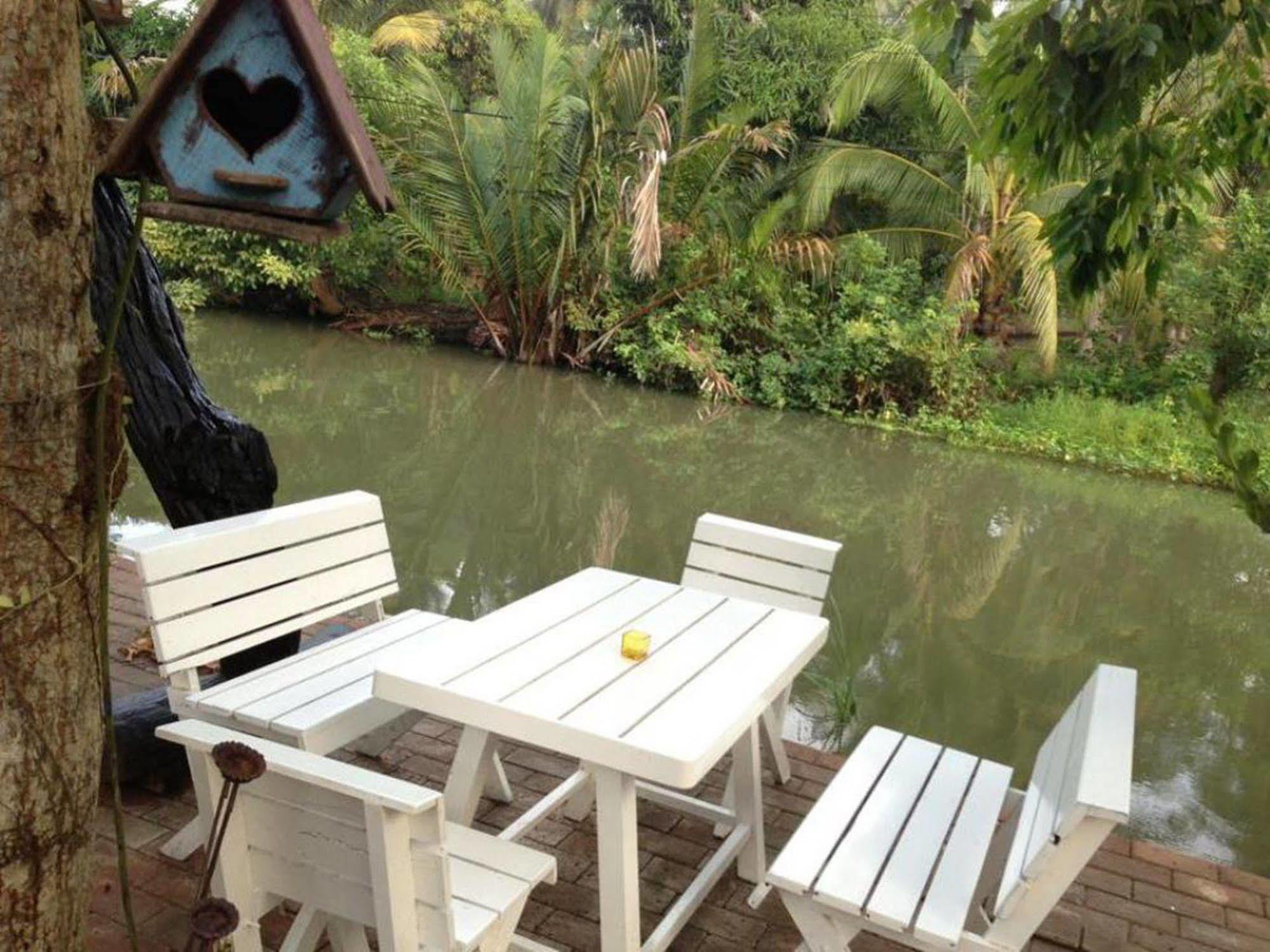 BaanSuanLeelawadee Resort Amphawa Bagian luar foto